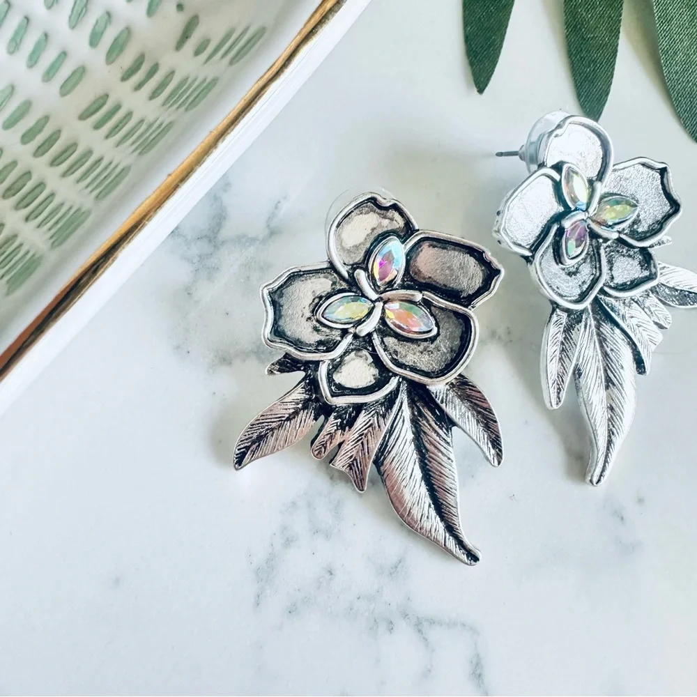 2/$30🌵 Silver Floral Earrings Tropical Iridescent Rhinestones Boho Jewelry NEW